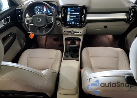 2021 Volvo Xc40 T5 Momentum z USA, uszkodzony, nr VIN YV4162UK4M2430275